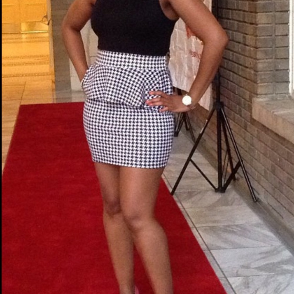 👗Black & White Houndstooth Peplum skirt 👗